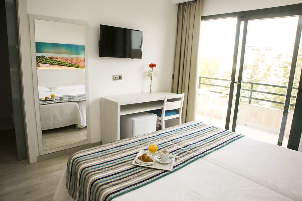 Hostal Rosales Es Pujols Exterior foto