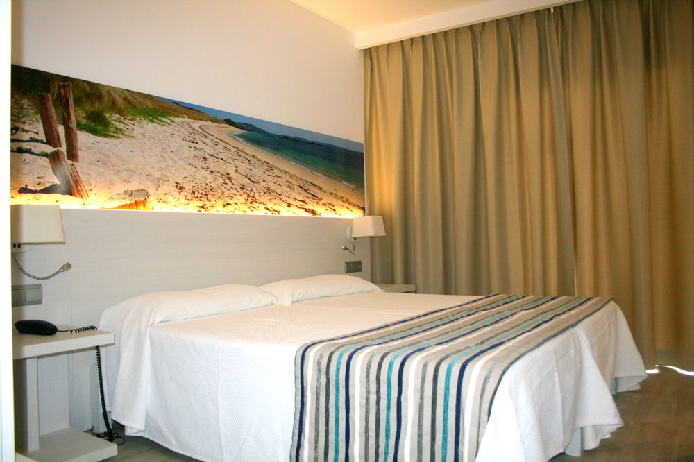 Hostal Rosales Es Pujols Exterior foto